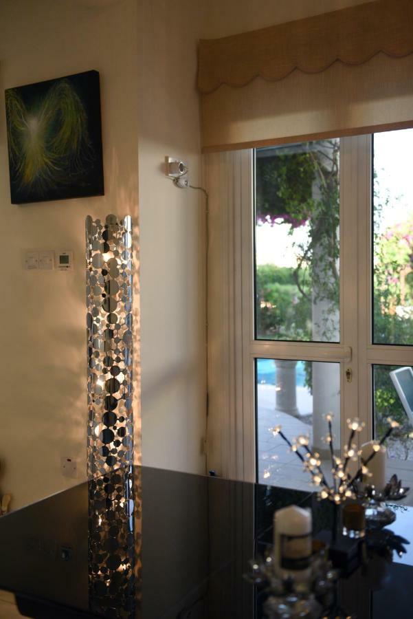 Karythia Villa Pyla Bagian luar foto