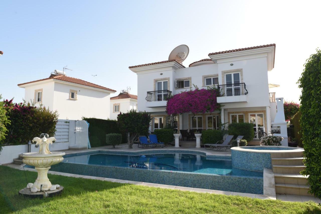 Karythia Villa Pyla Bagian luar foto