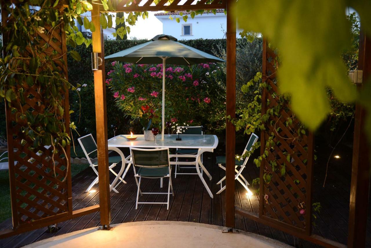 Karythia Villa Pyla Bagian luar foto